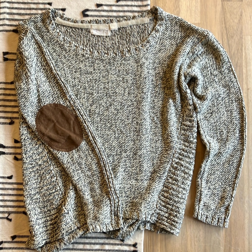 📚Women's Gray Sweater with Brown Patches📚
